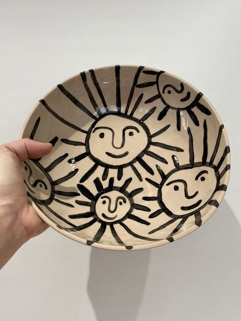 Ceramic Plate Painting Ideas, Air Dry Clay Bowl, Easy Pottery Painting, Plate Painting, Ceramic Cafe, Diy Pottery Painting, Pottery Inspo, Tanah Liat, Cerámica Ideas