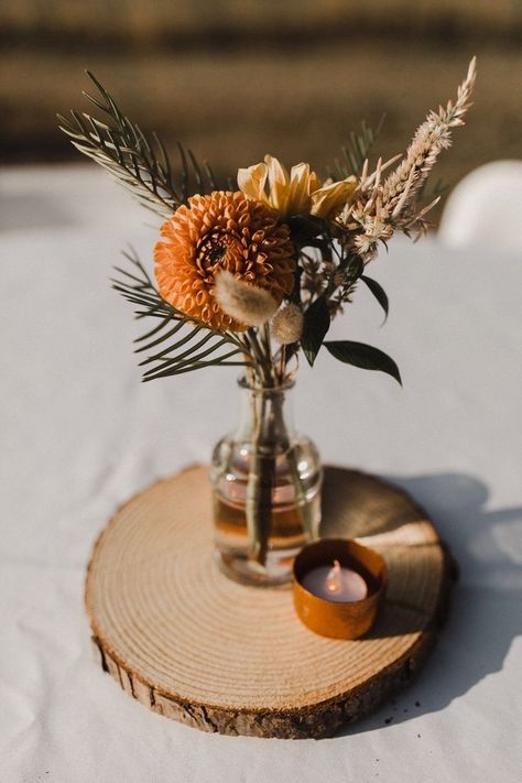 Rustic Boho Fall Wedding Centerpieces, Amber Glass Flower Arrangement, Fall Flower Bud Vase, Simple Fall Wedding Flower Arrangements, Table Flowers For Wedding, Magnolia Arrangements Wedding, Brown Vases Wedding, Vase Centerpiece Ideas Wedding, Terra Cotta Flower Arrangements