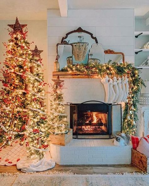 Double Beauty Trends in Decorating for Winter Holidays Double Christmas Trees In Living Room, Christmas Trees In Living Room, Trees In Living Room, Multiple Christmas Trees, Natural Ornaments, Christmas Decorations Living Room, Black Christmas Trees, Christmas Living Rooms, Christmas Mantels