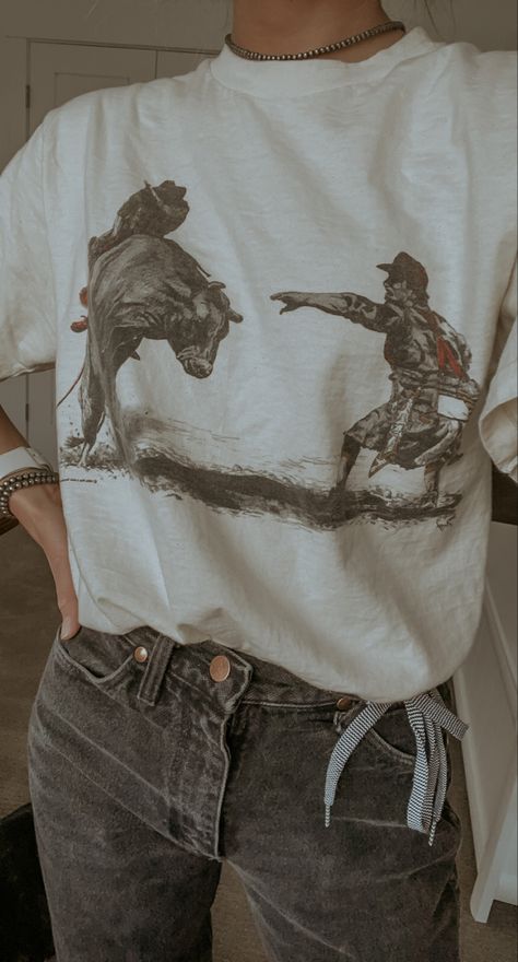 90s Western, Feminine Western Outfits, Dark Western Aesthetic Outfits, Subtle Western Outfit, Vintage Western Outfits, Trendy Tshirts Graphic Tees Western, Trendy Cotton T-shirt For Rodeo, Trendy Relaxed Fit Rodeo T-shirt, 20’s Fashion