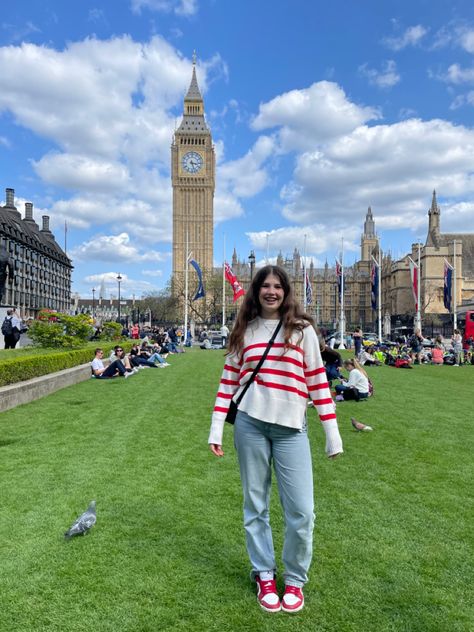 #london #bigben #fashion #ootd #outfits #happy #smile #instagram March In London Outfits, English Outfit Aesthetic, London Dressing Style Women, London College Outfits, London August Outfit Ideas, Summer In London Outfit, London Abroad, London Girl Aesthetic, Eurotrip Outfits