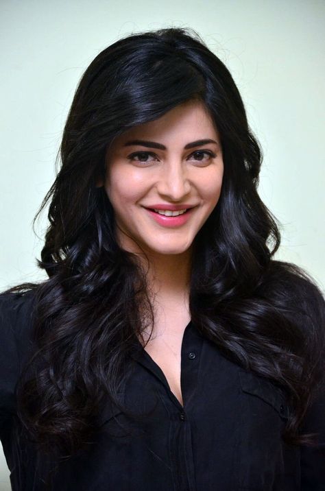 Shruti Hussain, Shruti Hasan, Shruti Haasan, Shruti Hassan, Bollywood Hairstyles, Indian Woman, Bollywood Girls, A Woman, Most Beautiful