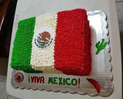 Mexican Party Food, Fish Cake Birthday, Mexican American Culture, Mexican Cake, Mexican Birthday Parties, Mexican Snacks, Flamingo Cake, Flag Cake, Mexican Birthday