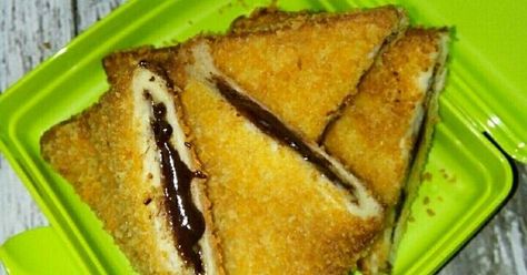 Resep Roti goreng coklat keju favorit. Menu praktis buat bekal anak-anak sekolah...bisa disiapkan malem sebelumnya, simpan dikulkas..pagi2 tinggal digoreng. Roti Goreng, Quick Cooking Recipes, Superfood Recipes, Joy Of Cooking, Snack Chips, Easy Cooking Recipes, Culinary Recipes, Business Idea, Yummy Eats