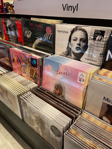 Vinyl Shopping Aesthetic, Vinyl Taylor Swift, Taylor Swift Gracie Abrams, Swiftie Core, Taylor Swift Vinyl, Gracie Abrams Aesthetic, Taylor Swift Cd, Swiftie Aesthetic, Taylor Core