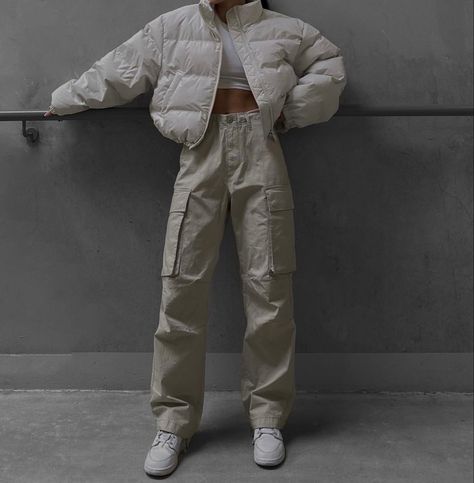 Cream Cargo Pants Outfit Winter, Beige Cargo Pants Outfit Winter, Bowling Outfit Aesthetic, Jordans Brown, Cream Cargo Pants Outfit, Cargo Pants Outfit Winter, Beige Cargo Pants Outfit, Military Jacket Outfits, Cargo Pants Aesthetic