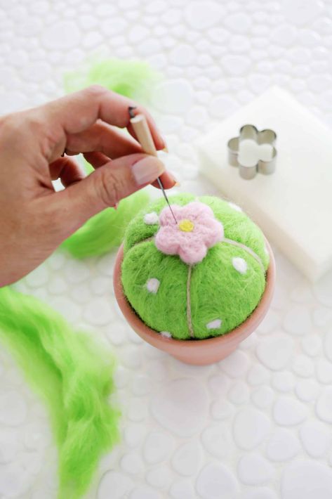 Needle Felted Pin Cushions, Pincushion Diy, Cactus Pin Cushion, Felted Cactus, Cactus Pincushion, Pincushion Cactus, Flower Shaped Cookies, Felt Pincushions, Felted Projects