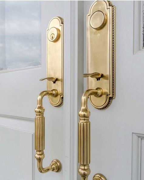 Beautiful Orleans tubular set in French antique brass on a classic New Orleans… Door Handle Ideas, Double Door Handles, Handle Ideas, Exterior Door Hardware, Entry Door Hardware, Gray Headboard, Front Door Hardware, Parts Of Stairs, Doors Ideas