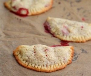 Low Carb Strawberry Hand Pies Strawberry Hand Pies, Brunch Quiche, Hand Pie Recipes, Thm Desserts, Keto Sweets, Recipe Cookbook, Low Carb Treats, Low Carb Sweets, Gluten Free Sweets