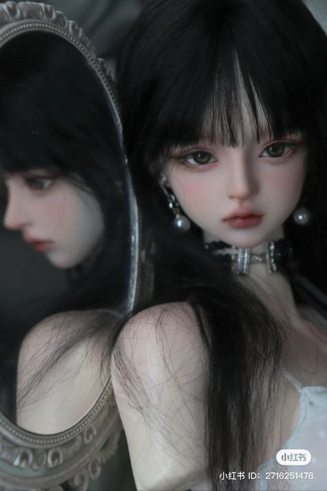 #bjds #dollmakeup #dollmaker #dolls #bjddoll #bjdmakeup #balljointeddoll #japanesedoll Images Terrifiantes, Softball Hairstyles, Pose Dolls, Doll Aesthetic, Fantasy Art Dolls, Doll Makeup, Realistic Dolls, Our Secret, Doll Painting