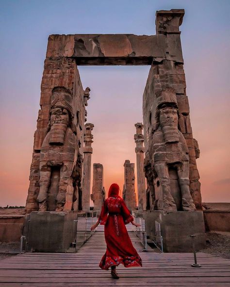 In the heart of Fars, somewhere 10 km north of Marvdasht and 60 km northeast of Shiraz, is a civilized land of glorious Achaemenid history. The ancient city of Takht-e Jamshid or Persepolis is the capital of the Achaemenid Empire and many palaces in it show off the grandeur of ancient history. #historic #historicalplace #bestplacestogo #bestvacations #wonderful_places #persepolise #takhtejamshid #shiraz #achaemenid #persia #persian #tourismattractions #tourism #turista Perspolis Shiraz Iran, Persian People, Visit Iran, Shiraz Iran, Iran Pictures, Persian Garden, Persian Architecture, Persian Art Painting, Iran Travel