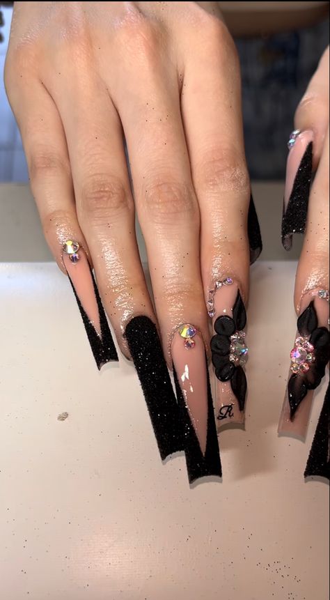 Black Quince Nails, Sliver Nails, Silk Nails, Black Quince, Quince Nails, Quinceanera Nails, Gold Acrylic Nails, Hard Gel Nails, Black Acrylic Nails