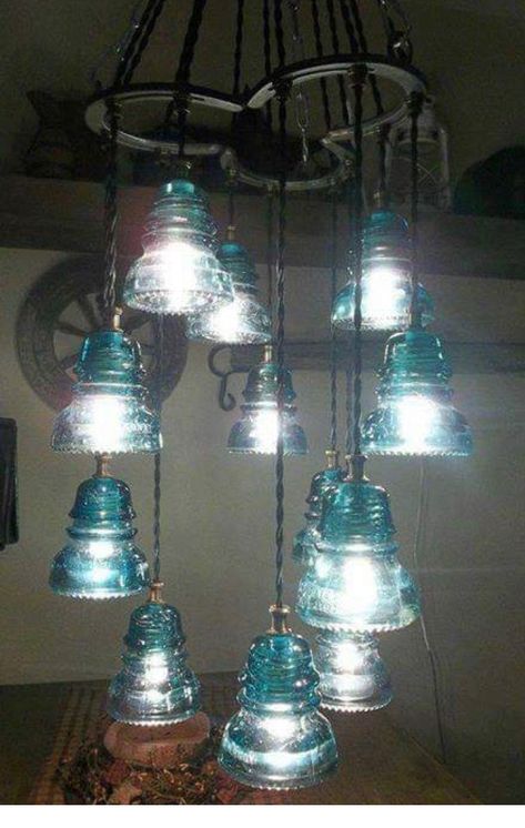 Western Style Kitchen, Insulator Projects, Lampe Steampunk, Insulator Lights, Horseshoe Projects, Horseshoe Crafts, Deco Originale, Pipe Lamp, Glass Insulators