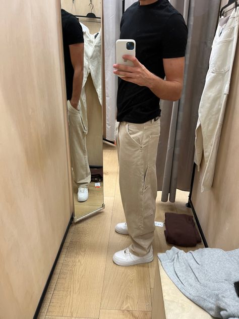 Men Outfits Beige Pants, Comfy Man Outfit, Hollister Men Outfits, Cream Sweatpants Outfit Men, Male Stockholm Style, Boy Sweatpants Outfit, Guy Fits Sweatpants, Men’s Outfits Sweatpants, Scandinavian Fashion Men