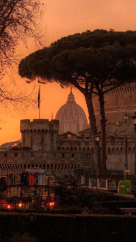 Italy Vibes, Vatican Museums, Italy Aesthetic, Vatican City, Negroni, City Aesthetic, Rome Italy, Pretty Places, Dream Destinations