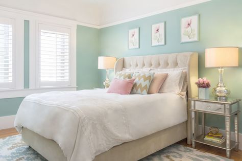 Need paint color inspiration for your small space? Top designers share their favorite paint colors for small rooms in this beautiful slideshow. Small Bedroom Colours, Bedroom Turquoise, House Of Turquoise, Bedroom Paint Colors, Bedroom Paint, Decorating Small Spaces, Guest Bedrooms, Beautiful Bedrooms, Design Case