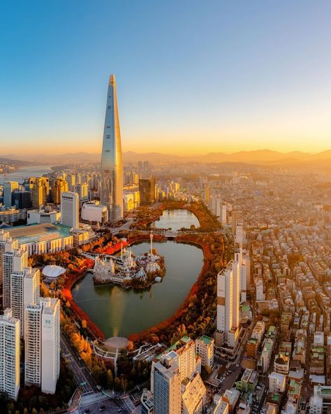 📍 Lotte World Tower and Lake Seokchon, South Korea 📷 bigg_jun via IG   #seoul #서울 #seoulkorea #seoultravel #korea #한국 #koreatrip #koreatravel #koreatrip #travelling #travel #travelphotography #tourist #sightseeing #beautiful #beauty #예쁘다 #daily Korea Sightseeing, Lotte World Tower, Lotte World, Autumn Morning, Seoul Korea, Seoul, South Korea, Tower, Lake