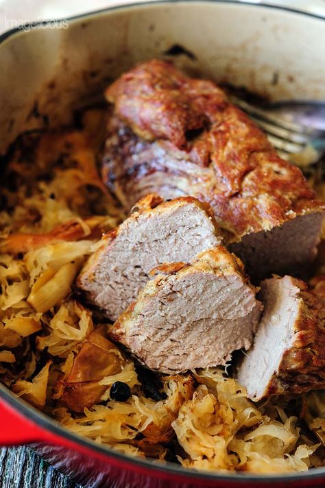 This Pork Loin with Sauerkraut and Apples is a great fall dish and easy to prepare after work | Imagelicious Cooking Pork Loin, Grilled Pork Loin, Juicy Pork Tenderloin, Baked Pork Tenderloin, Turkey Tenderloin, Oven Roasted Turkey, How To Cook Pork, Pork Loin Roast, Baked Pork