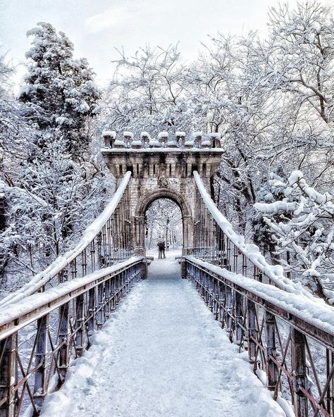 🇷🇴 Nicolae Romanescu Park //  Parcul Nicolae Romanescu (Craiova, Romania) by (@beatricepoenariu) on Instagram ❄️ Winter Wonderland Hyde Park, Winter Szenen, Winter's Tale, Winter Photos, Winter Love, Hello Winter, Winter Vibes, Winter Magic, Winter Scenery