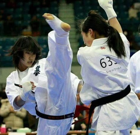 Women Karate, Kyokushin Karate, Female Martial Artists, Karate Martial Arts, Martial Arts Girl, Karate Girl, Martial Arts Styles, Martial Arts Women, Hapkido