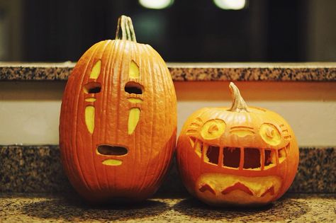 Noface Studio Ghibli Pumpkin Carving, Adventure Time Pumpkin Carving, Studio Ghibli Pumpkin, Ghibli Pumpkin, Funny Pumpkin Carvings, Pumpkin Cravings, Pumkin Carving, Halloween Pumpkin Carving Stencils, Pokemon Halloween