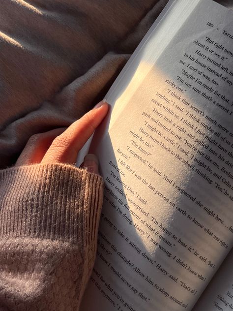 Reading Aesthetic Winter, Cozy Winter Study Aesthetic, Winter Reading Aesthetic, Cozy Book Aesthetic, Cozy Reading Aesthetic, Academic Core, Winter Reading, Long Love Quotes, Reading Motivation