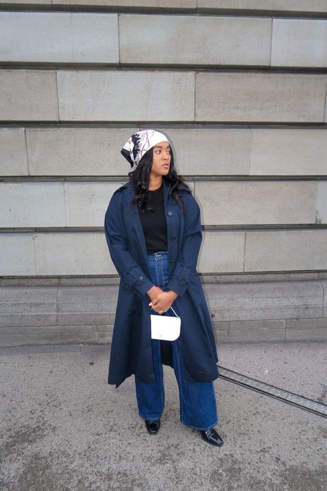 girl wearing a dark blue trench coat navy blue trench in Zürich Dark Blue Trench Coat Outfit, Navy Blue Trench Coat Outfit, Blue Trench Coat Outfit, Navy Trench Coat Outfit, Navy Trench Coat, Coach Outfits, Blue Trench Coat, Trench Coat Outfit, Midsize Fashion