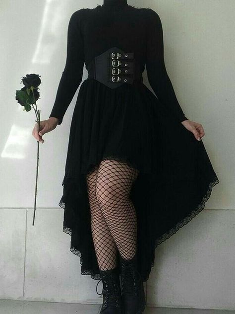 Gothic Mode, Egirl Fashion, Mode Kpop, Gothic Outfits, Goth Outfits, Alternative Outfits, Fotografi Potret, Dark Fashion, Edgy Outfits