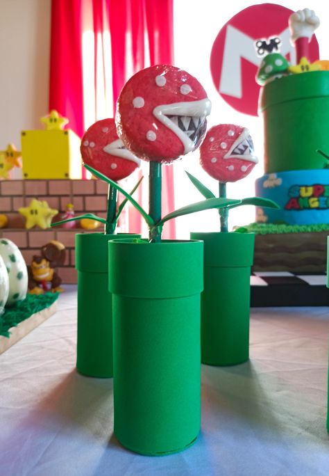 Mesa de Dulces - Temática para Cumpleaños de Mario Bros. Plantas Carnívoras: Alfajores de Maicena rellenos de Ganache de Chocolate. Detalles en fondant. Tuberías: Sorpresitas con golosinas. #Mariobros #Birthday #Party #Mariobroscandybar #Candybar Mario E Luigi, Emprendimiento Ideas, Mario Bros., Mario Bros, Super Mario, Fondant, Mario, Birthday Party, Birthday