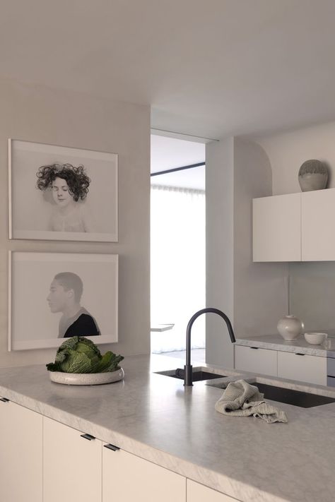 a beautiful neutral kitchen featuring white joinery and a washed carrara marble bench Carrara Marble Floor, Monochromatic Kitchen, Carrara Marble Kitchen, Kitchen Joinery, Sydney Apartment, Carrara Marble Bathroom, Marble Benchtop, Luxury Apartments Interior, Steel Frame Doors