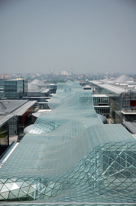 Gallery of New Milan Trade Fair / Massimiliano & Doriana Fuksas - 14 Architecture Cool, Modern Roofing, Parametric Architecture, Santiago Calatrava, Roof Architecture, Living Modern, Shed Roof, Trade Fair, Glass Roof