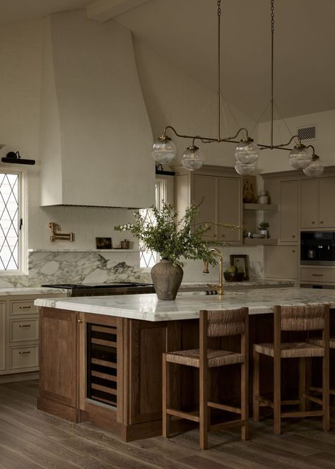 An English-Inspired Newport Cottage - The Interior Collective English Cottage Modern Kitchen, English Inspired Kitchen, Cottage Modern Kitchen, English Cottage Modern, English House Interior, European Cottage Kitchen, Modern English Cottage Interiors, English Cottage Style Kitchen, Small Kitchen Interior Design