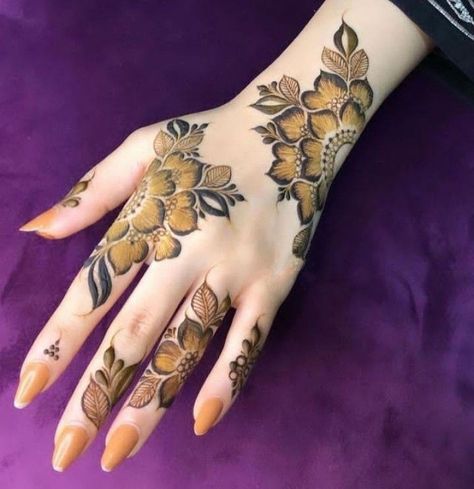 Simple Back Hand Mehndi Designs, Simple Back Hand Mehndi, Hand Mehndi Designs, Mahendi Designs, Back Hand Mehndi, Khafif Mehndi Design, Simple Mehendi Designs, Henna Hand, Floral Henna Designs