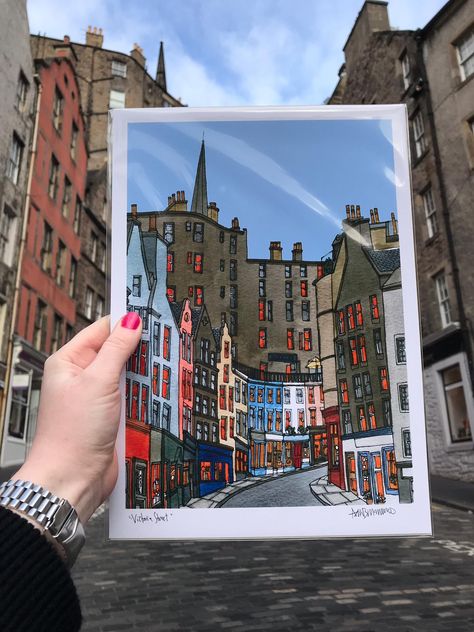 Edinburgh Painting, Edinburgh Drawing, Edinburgh Art, Scotland Aesthetic, Vintage Scotland, Architecture Artists, Travel Drawing, Red Door, Couple Drawings