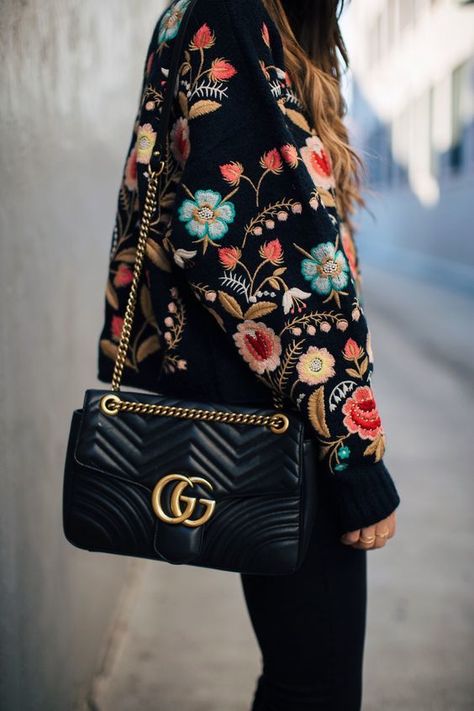 Trenchcoat Outfit, Sukienki Maksi, Estilo Hippie, Looks Street Style, Trending Handbag, Mode Inspo, 가을 패션, Fashion Week Street Style, Gucci Bags