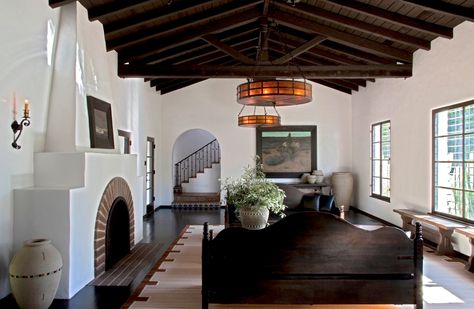 Stephen Shadley Designs's Diane Keaton, Spanish Colonial Colonial Bathroom, Spanish Style Home Interior, Colonial Revival House, Mansion Living Room, Mansion Living, Spanish Colonial Homes, Amber Interiors Design, Spanish Revival Home, Spanish Decor