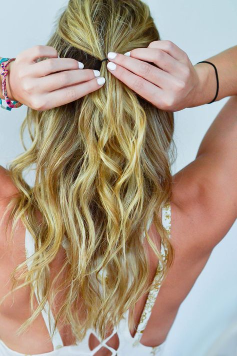 how to style hair in humidity, summer hairstyles, hair tutorial, wavy hairstyle, blonde highlights @livingproofinc #nofrizz How To Style Hair, Humidity Hair, Humid Weather, Style Hair, Hair Care Tips, Hair Waves, Hair Dos, Blonde Highlights, How To Style