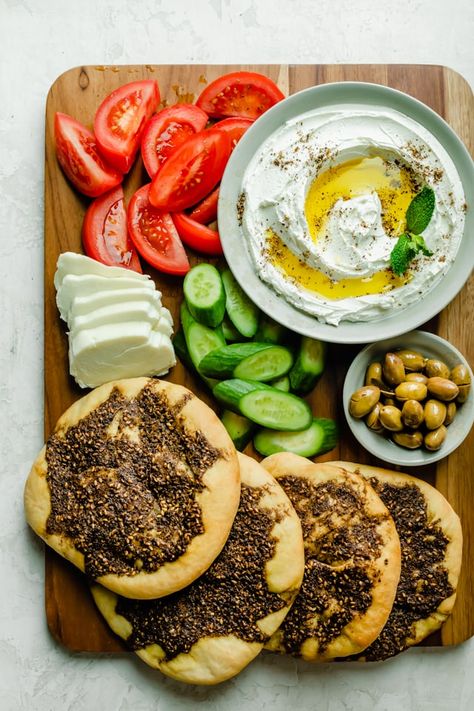 Zaatar Manakeesh is a Mediterranean flatbread that's made with dough and zaatar spice. It's an easy recipe to make from scratch using very few ingredients! Manakish | Manaeesh | Arabic Food | Ramadan | Lebanese Recipes | Mediterranean Food #zaatar #manakeesh #ramadan #ramadanfood #mezzafood #lebaneserecipes Zaatar Bread Recipe, Lebanese Pastries, Manakish Recipe, Manakeesh Recipe, Healthy Ramadan Recipes, Food Ramadan, Mediterranean Flatbread, Arabisk Mad, Lebanese Breakfast