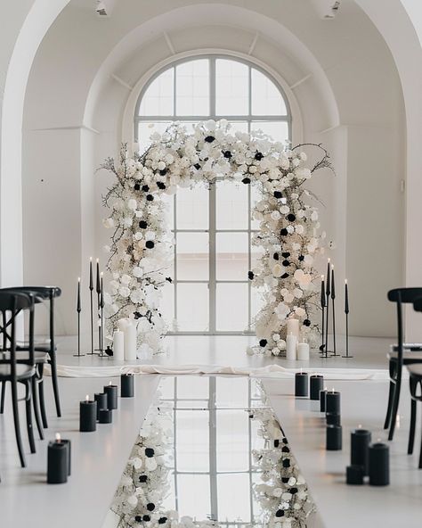 The concept of a black and white chamber wedding 🤍🩶🖤 #mg_eventdesign Black Wedding Aisle Decor, Black And White Wedding Minimalist, Black And White Wedding Arch Ideas, Black Tie Wedding Ceremony, Wedding Minimalist Decorations, Black Wedding Aisle, Black Wedding Arch, Black Aisle Runner, Minimalistic Wedding Decor