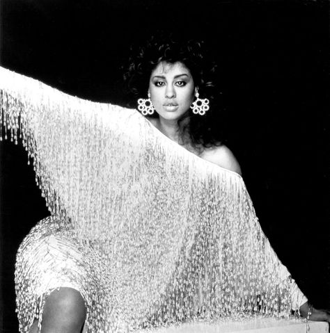 Phyllis Hyman, Vintage Black Glamour, Black Hollywood, Black American, Vintage Glamour, Shakira, Classic Beauty, Hollywood Glamour, Timeless Beauty