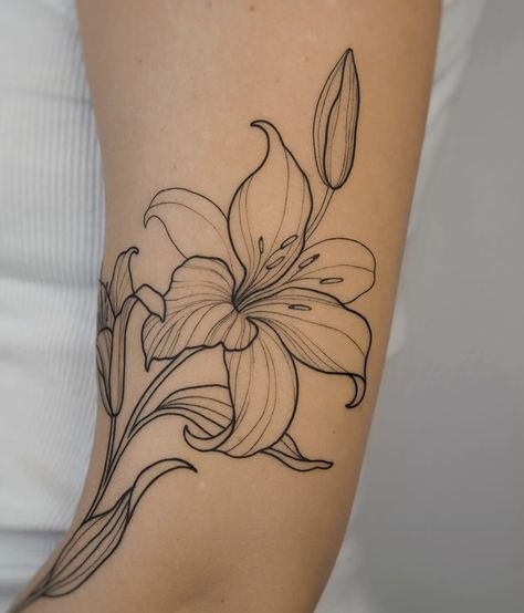 Tiger Lily Tattoos, Lillies Tattoo, Lily Flower Tattoos, Flower Tattoo Ideas, Basic Tattoos, Cute Tiny Tattoos, Lily Tattoo, Detailed Tattoo, Makeup Tattoos