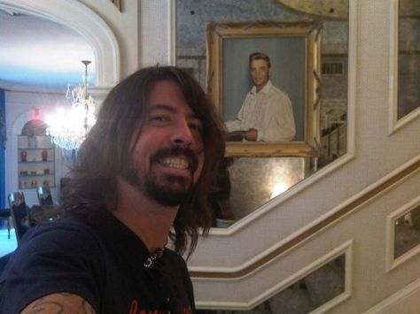 Legends Dave Grohl Family, Elvis Presley House, Graceland Elvis, Foo Fighters Dave Grohl, Foo Fighters Dave, Foo Fighters Nirvana, Taylor Hawkins, Dave Grohl, Van Halen