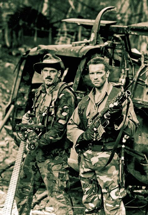 Behind the scenes «PREDATOR» (1987)  Arnold Schwarzenegger and Jesse Ventura Arnold Schwarzenegger Predator, Predator 1987, Arnold Schwarzenegger Movies, Jesse Ventura, Predator Artwork, Carl Weathers, Predator Movie, Alien Vs Predator, Arnold Schwarzenegger