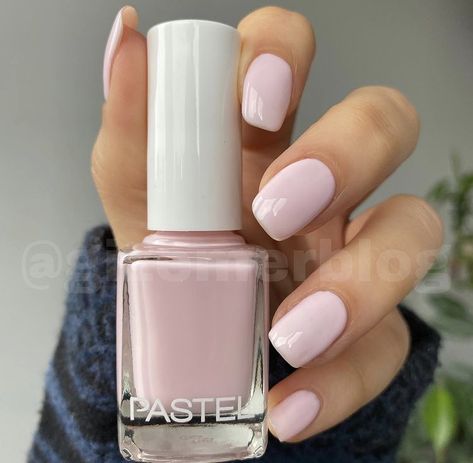 Uzbek Dress, Drugstore Nail Polish, Best Nail Polish Brands, Nail Paint Shades, Acrylic Nails Nude, Pastel Nail Polish, Gelish Nails, Nail Polish Brands, Matte Nails Design