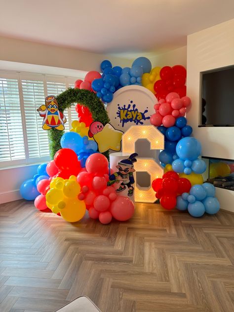 Nintendo Splatoon and Kirby mashup style balloons Kirby Balloon Garland, Kirby Centerpieces, Kirby Themed Birthday, Kirby Party Decorations, Kirby Birthday Party, Kirby Party, Kirby Birthday, Party Boards, Nintendo Splatoon