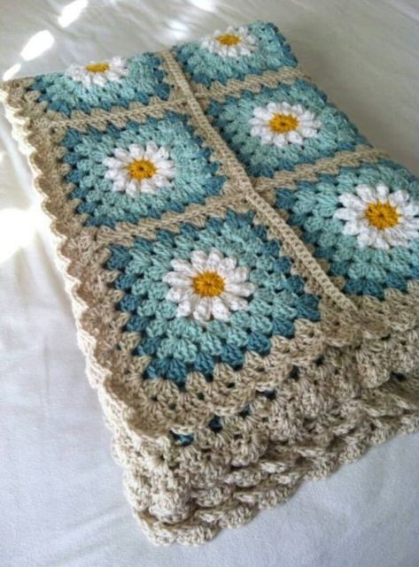 Daisy Crochet Blanket, Motifs Granny Square, Granny Square Haken, Daisy Crochet, Crocheted Blankets, Confection Au Crochet, Bantal Sofa, Manta Crochet, Granny Squares Pattern