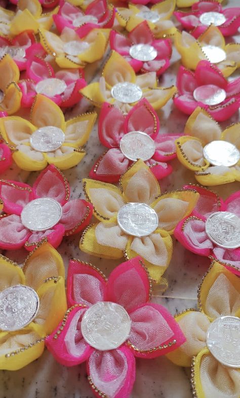 Coin Packing Ideas For Wedding, Silver Coin Decoration Ideas, Silver Coin Packing Ideas For Wedding, Coin Decoration Ideas, Coin Packing Ideas, Chhab Decoration, Thali Decoration, Platter Ideas, Welcome Home Baby