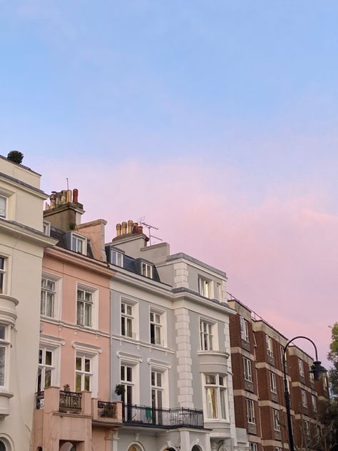 Houses lining primrose hill park Hill Homes, Primrose Hill London, London Tips, London Vibes, London Dreams, London Living, Primrose Hill, Living In England, London Baby