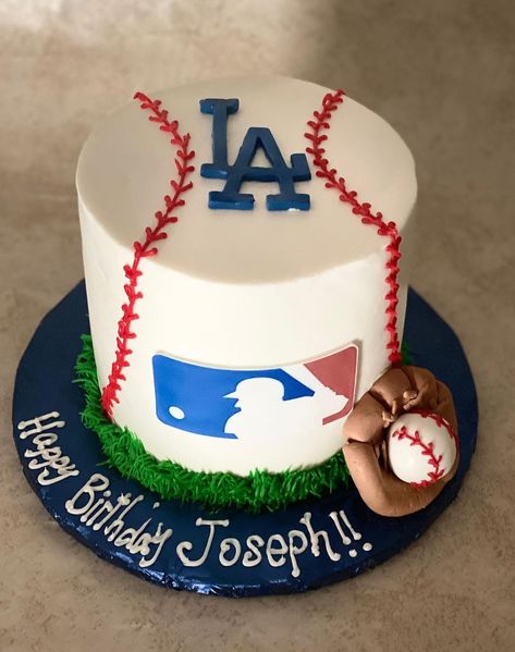 Myras Sifted Sweets on Instagram: “All edible Dodgers inspired cake. ⚾️ #dodgers #dodgerscake #myrassiftedsweets” Dodgers Birthday Party, Dodgers Cake, Baseball Theme Birthday, Baseball Cake, Cinderella Cake, Sport Cakes, Birthday Money, New Location, Graduation Cakes