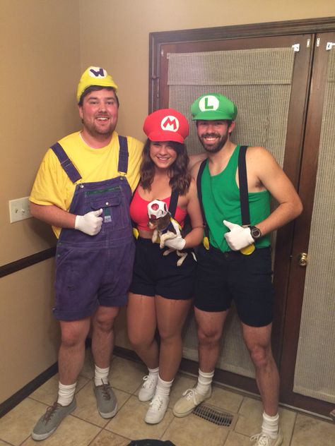 best couple/trio Halloween costume ever. Mario Trio Costume, Halloween Costumes For Trio 2 Girls 1 Boy, Couple And Third Wheel Costumes, Trio Halloween Costumes Teachers, Trio Halloween Costumes 2 Boys 1 Girl, Trio Costume Ideas 2 Girls One Boy, Trio Halloween Costumes 2 Girls 1 Boy, Trio Costume Ideas, Costume Ideas For Guys